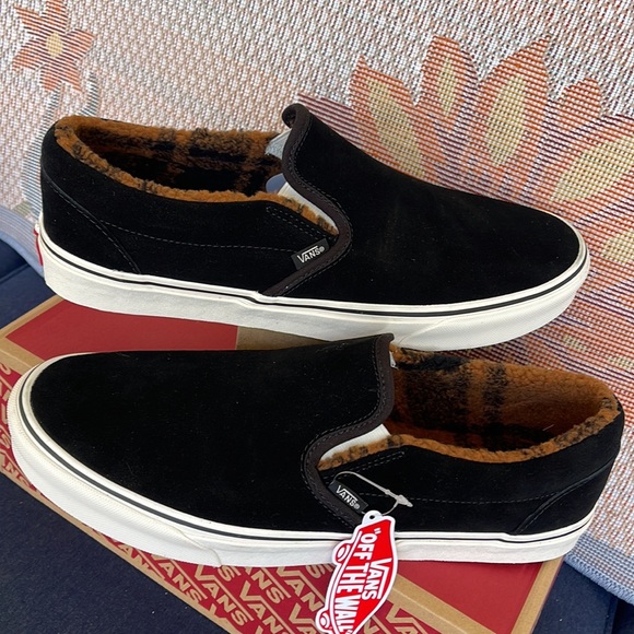 Vans WMNS Classic Slip-On
(Sherpa)Black/Marshmallow
IN0A7VCFABI
Sneakers - Picture 11 of 16